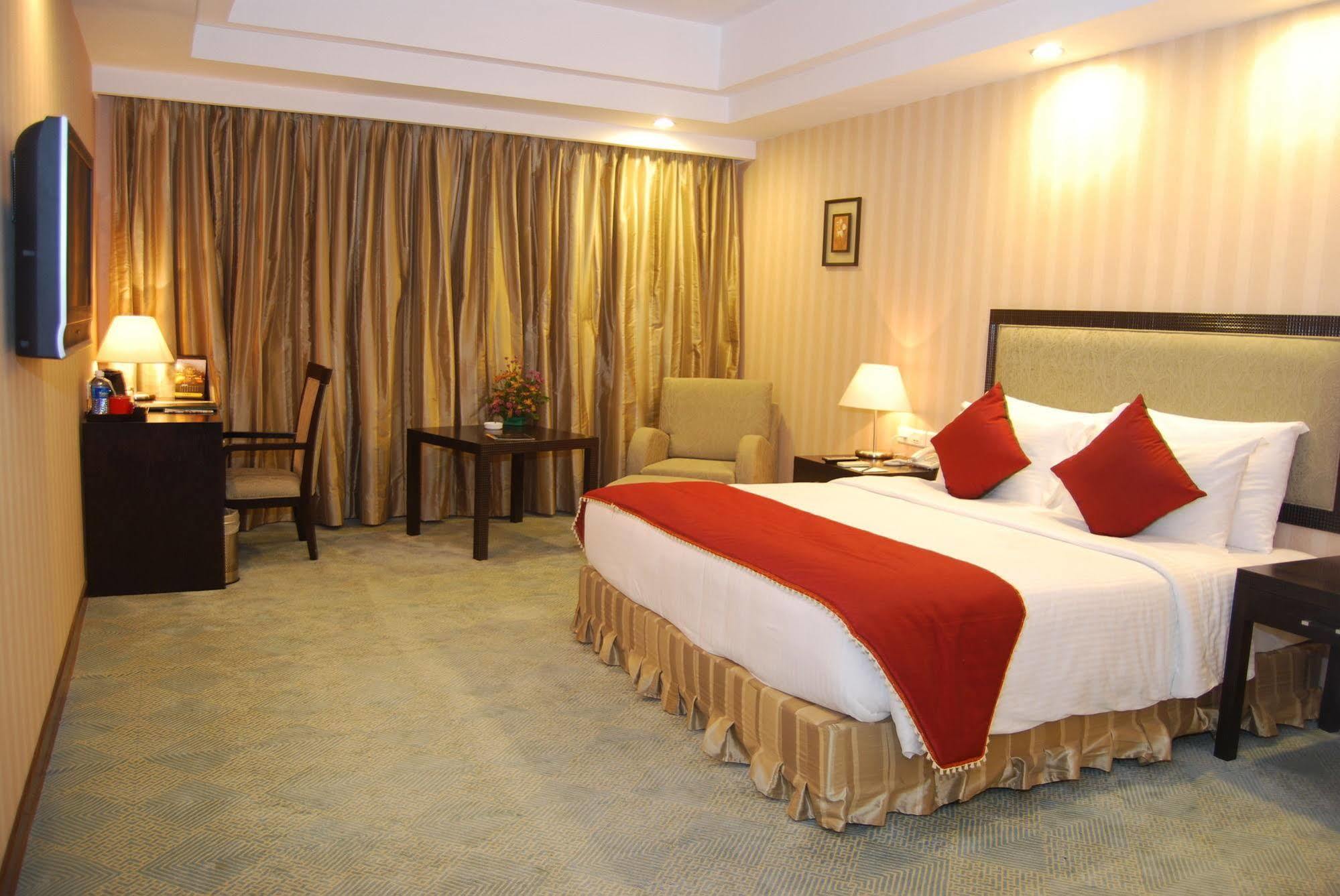 Gokulam Park Sabari-Siruseri Sipcot Chennai Exterior photo
